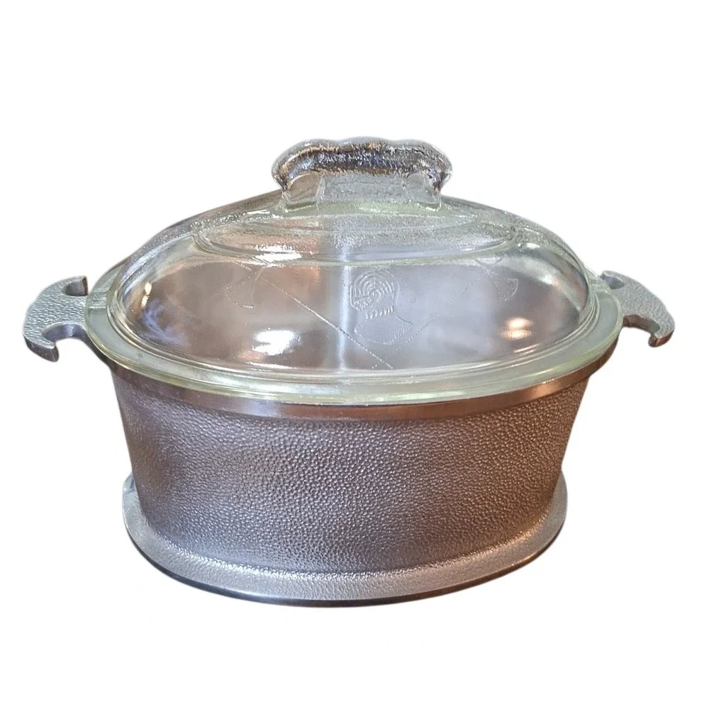 Vtg Guardian Service Hammered Aluminum Triangular Casserole 2.5Qt w/Glass Lid